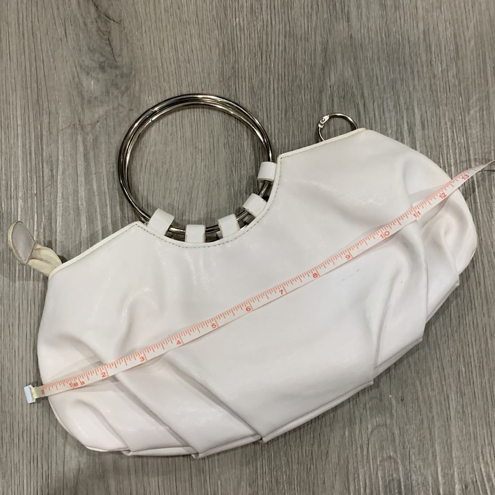 White purse with metal round handle - Picture 10 of 12